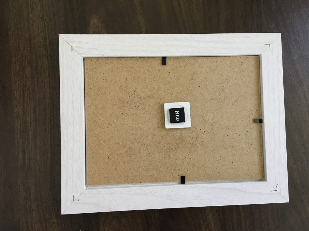 How to hang a picture frame without damaging walls? KLAPiT