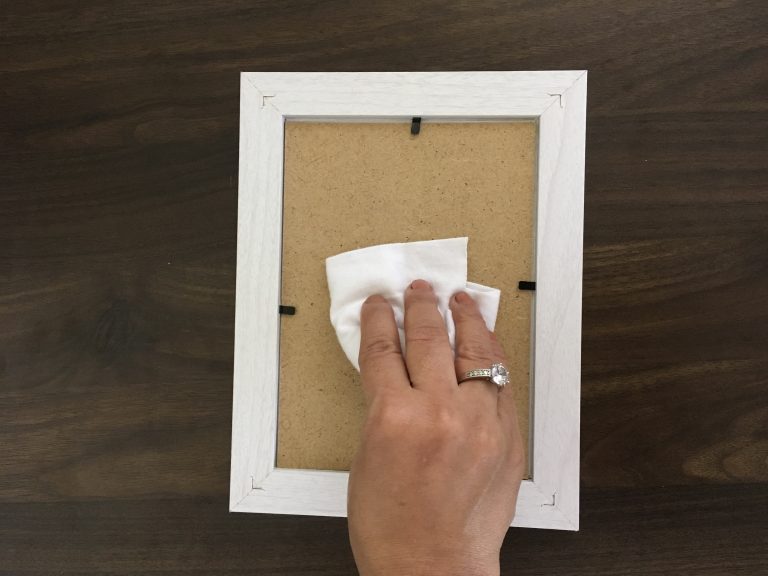 How to hang a picture frame without damaging walls? KLAPiT